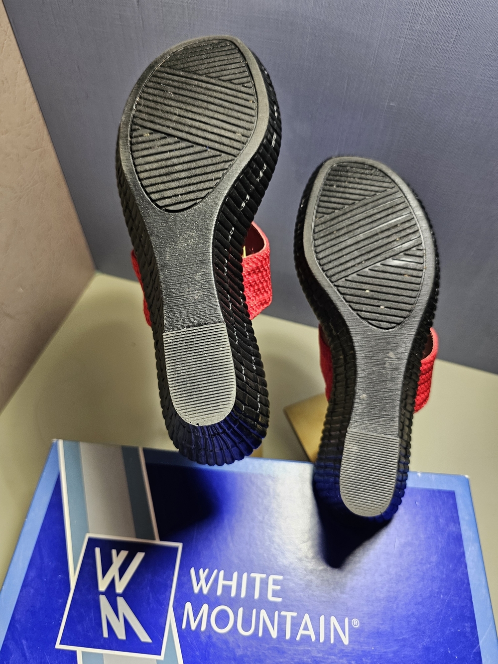 White Mountain Red Wedge Thong Sandals with Bling Ring - Picture 9 of 12